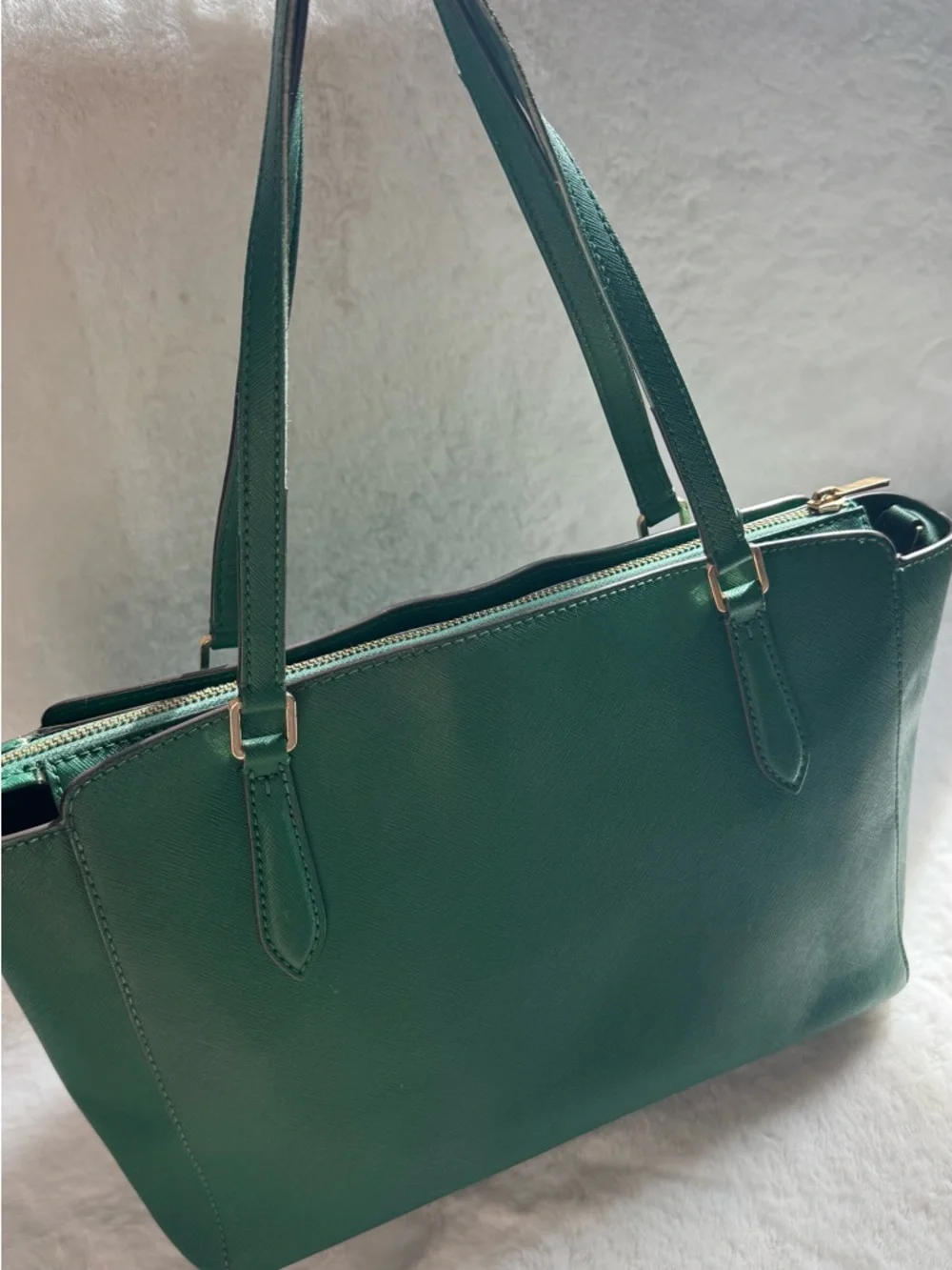 Tory Burch Green Saffiano Shoulder Tote with Red Logo Charm - Picture 2 of 5